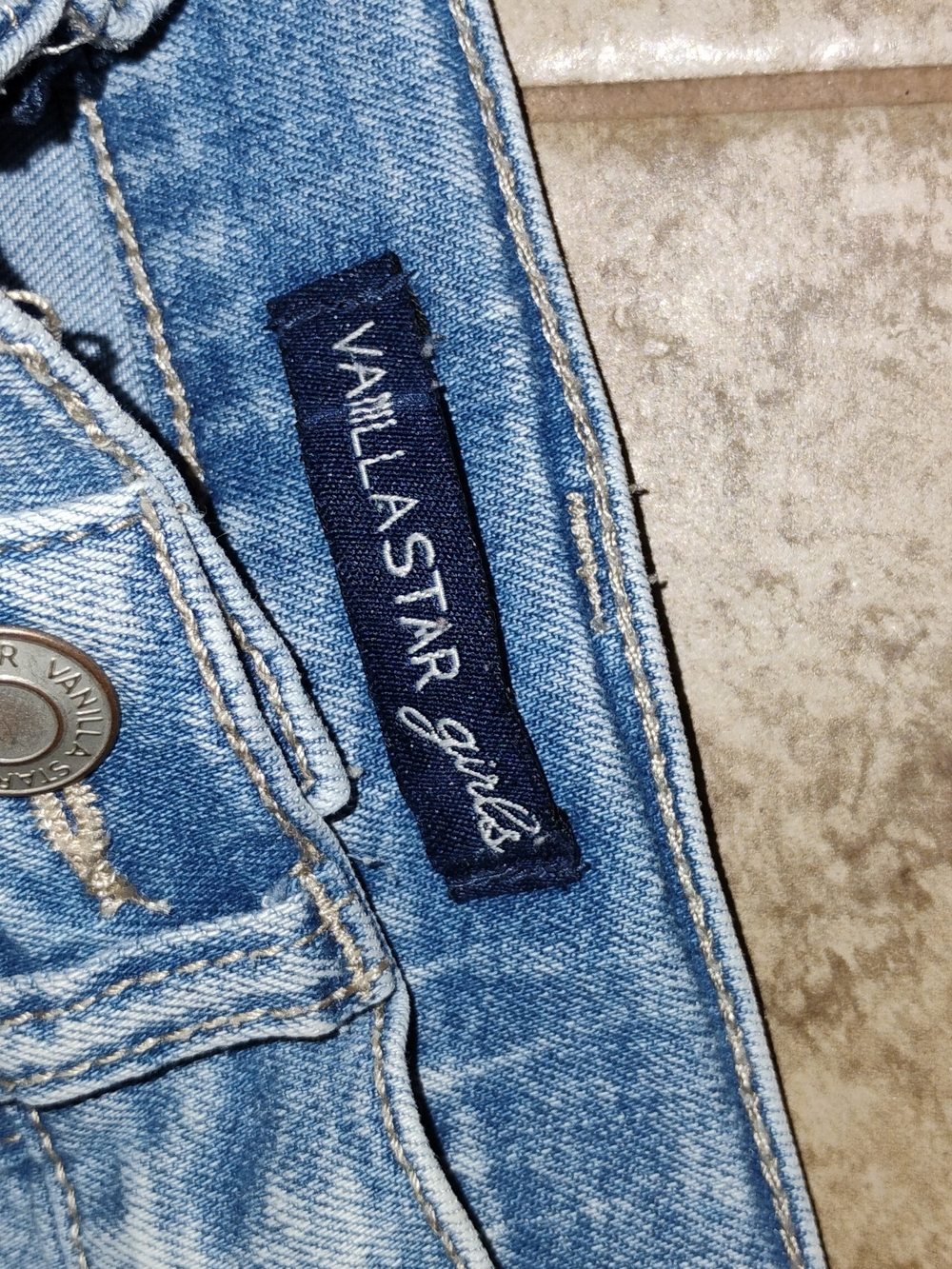 Girls Laced Jean Shorts - Picture 3 of 4